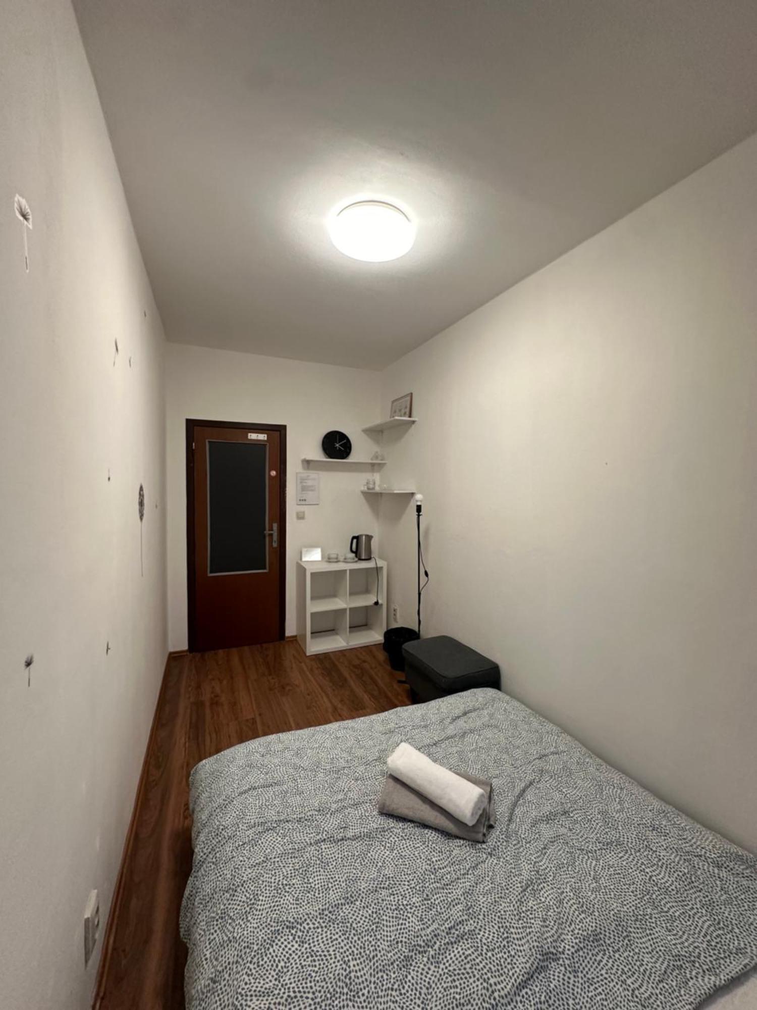 Room 1 Km From Center Pressburg Exterior foto